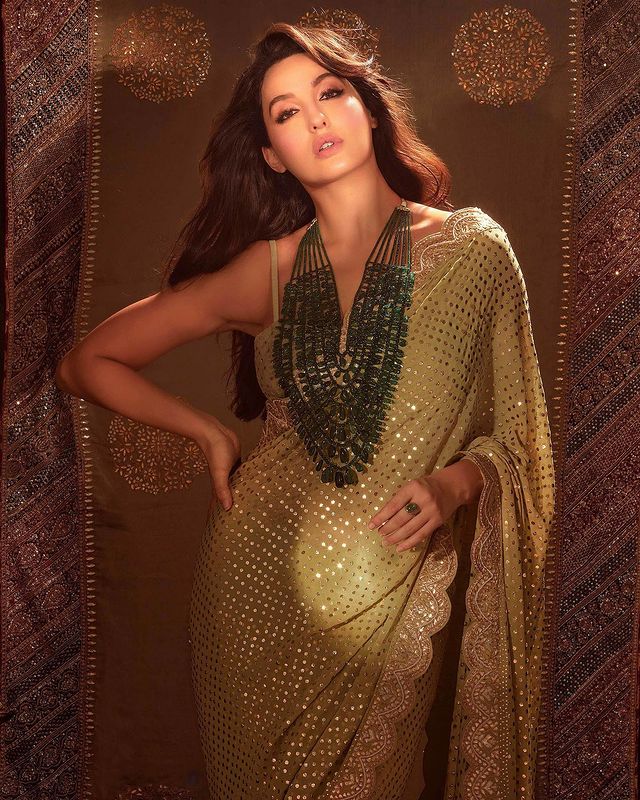  Nora Fatehi looks gorgeous in the muakish-encrusted saree. (Image: Instagram)