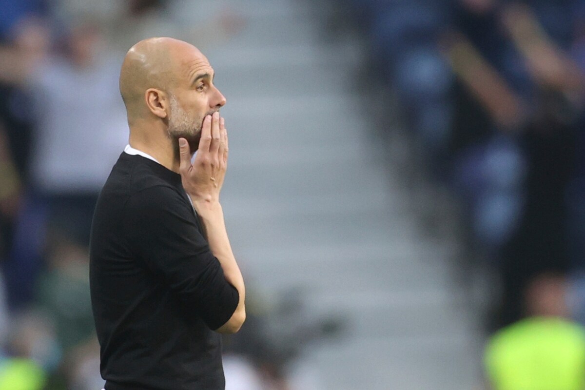 Pep Guardiola tiết lộ về tương lai Manchester City của Fernandinho