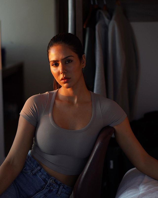Sonam Bajwa shows off her fit body in the crop top. (Image: Instagram)