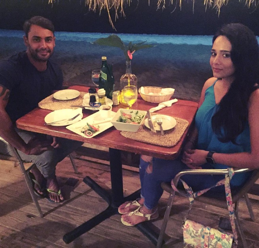  Never missing a date! Binny clicks a selfie with Mayanti during one of their romantic dates in London. (Image: Instagram)