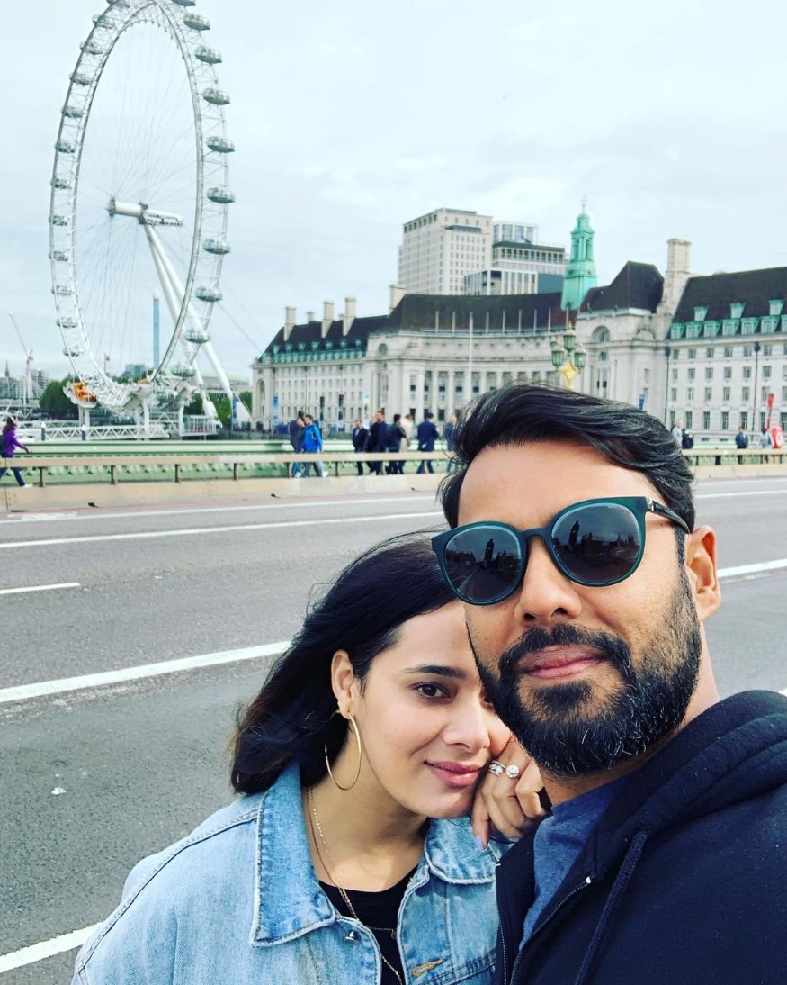  The couple pose for a selfie with London Eye in the background. (Image: Instagram)
