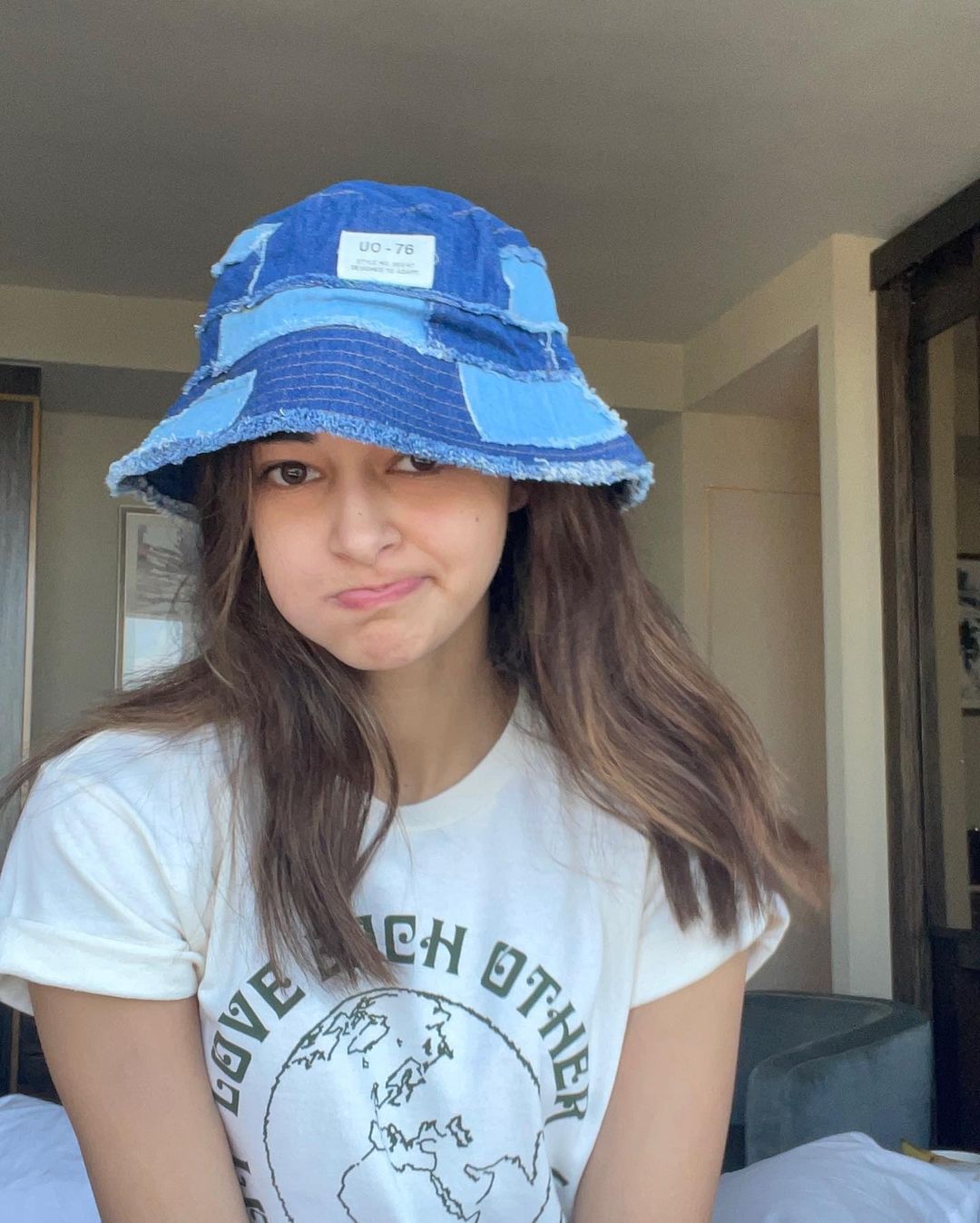  Ananya Panday's candid clicks in a denim patchwork hat have been well received by her fans. (Image: Instagram)