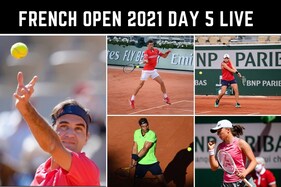 French Open 2021 Day 5 Highlights: Federer, Djokovic and Swiatek Enter Round 3 as Barty Withdraws