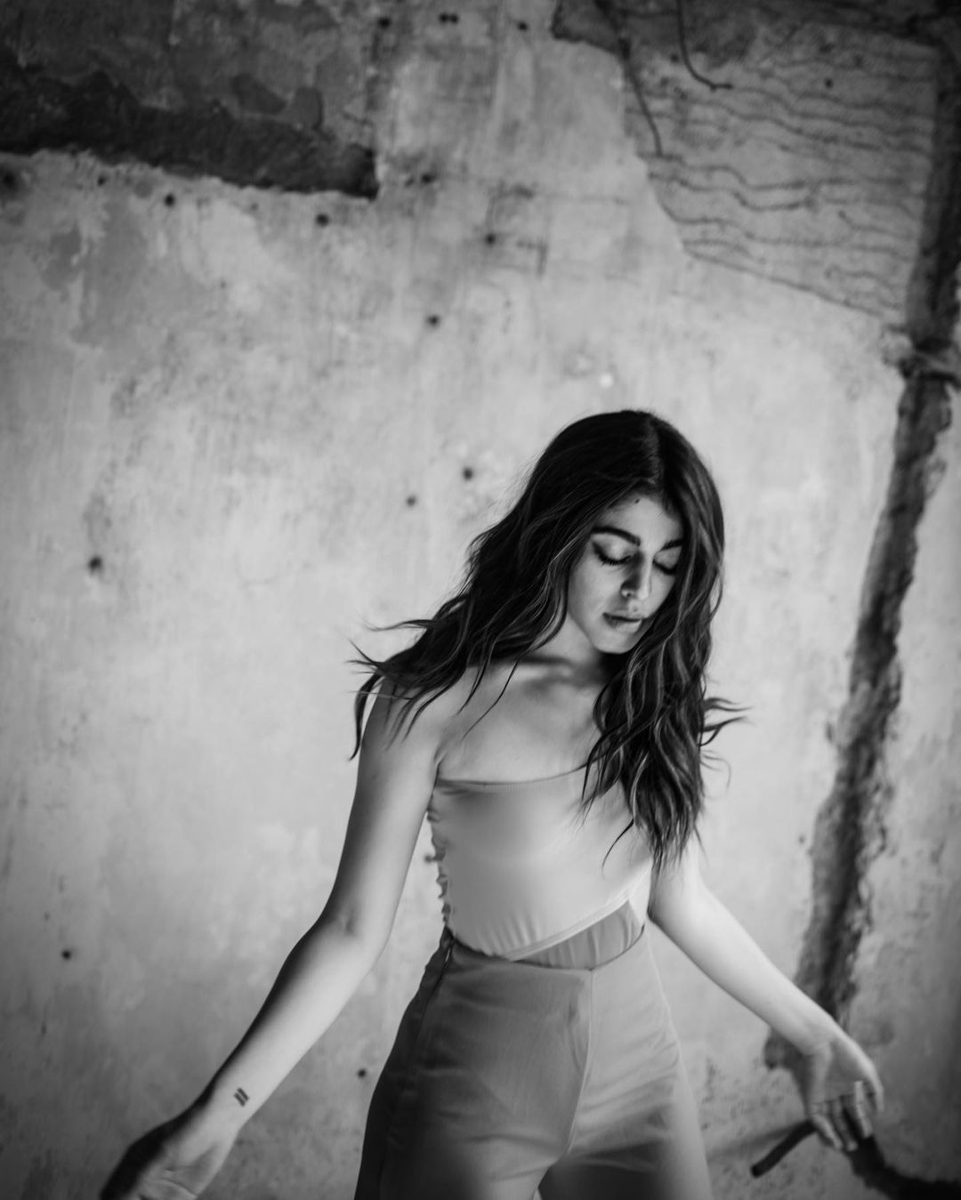 Alaya F Looks Mesmerising In These Monochrome Photos, See The Diva's ...