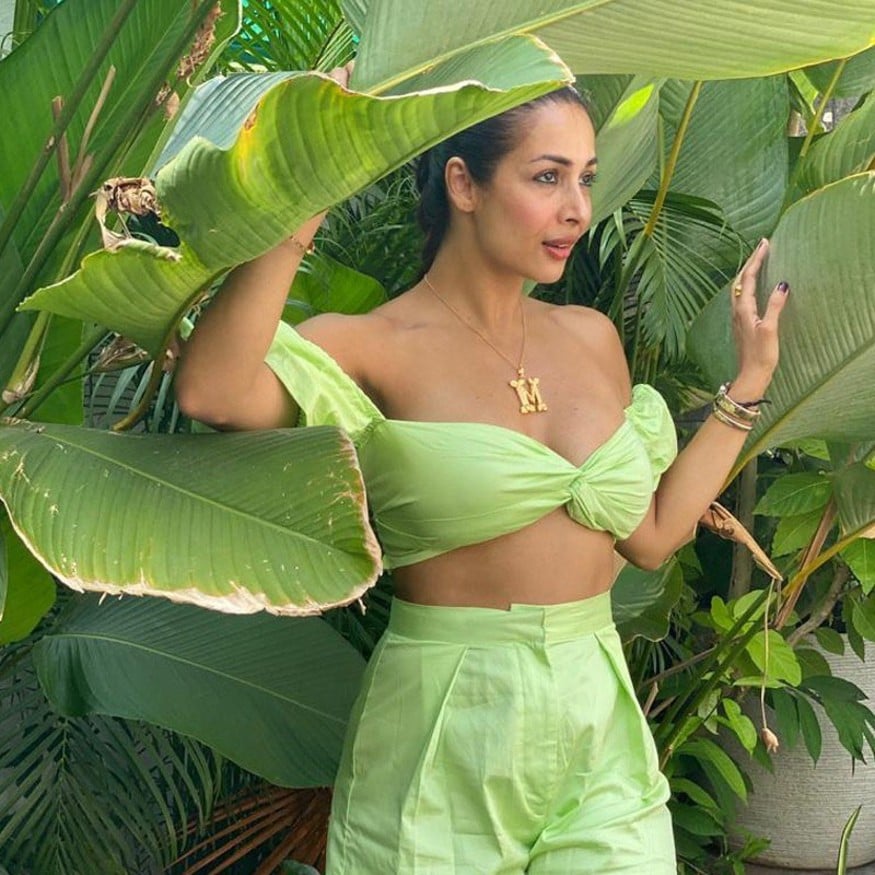 Malaika Arora flaunts toned abs in sports bra and shorts at the gym