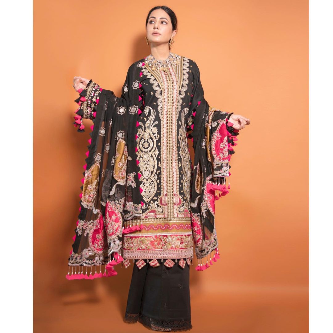 Hina Khan cuts a statusque figure in the embroidered suit. 
