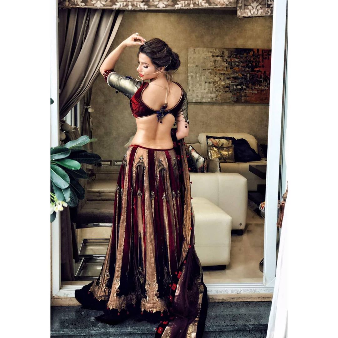 Shama Sikander looks drop-dead gorgeoous in the lehenga choli. (Image: Instagram) Shama Sikander looks drop-dead gorgeoous in the lehenga choli. (Image: Instagram)