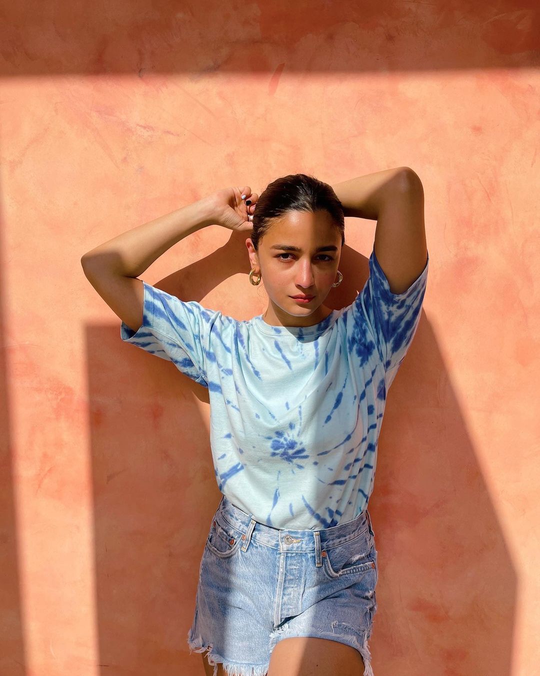 Alia Bhatt Enjoys Brunch Date With Friends In Smart Casuals, See The