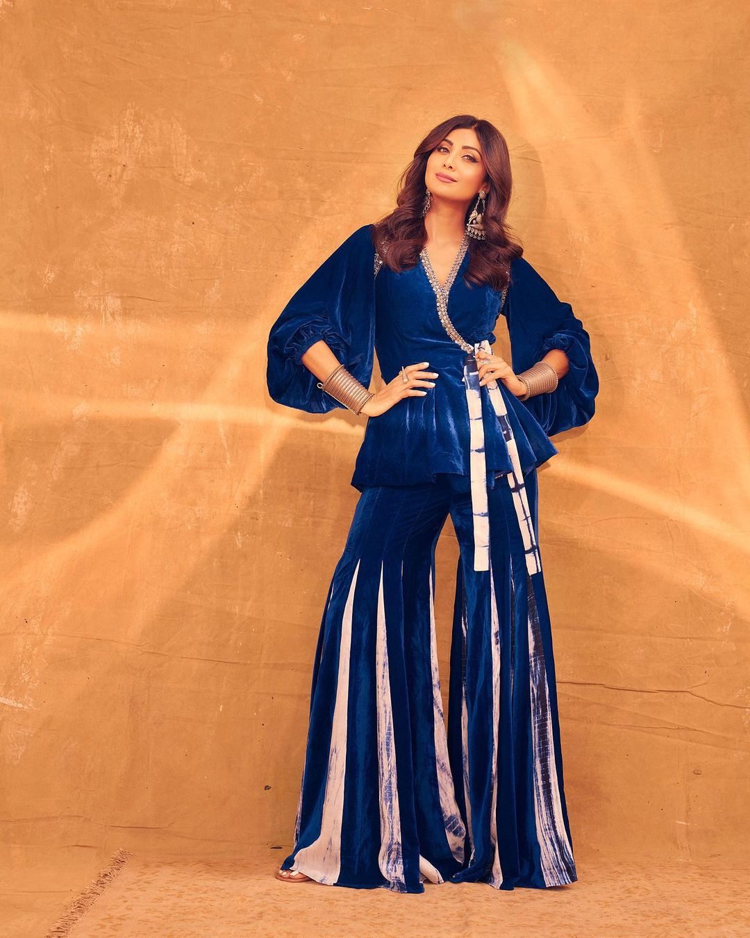  Shilpa Shetty Kundra looks stylish in the wide-legged pants and wrap top. (Image: Instagram)