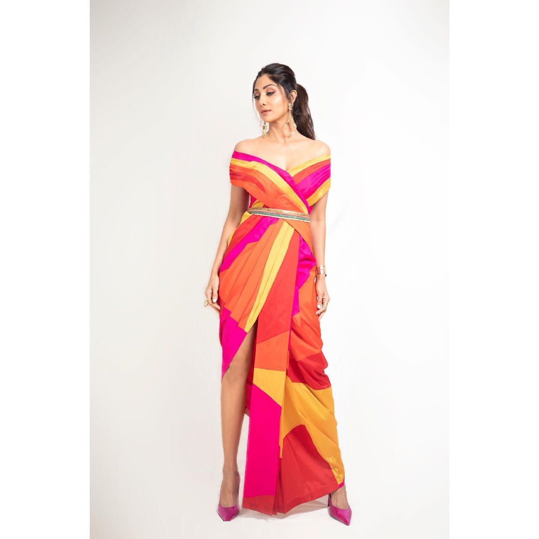  Shilpa Shetty Kundra looks hot in the multicoloured dress. (Image: Instagram)