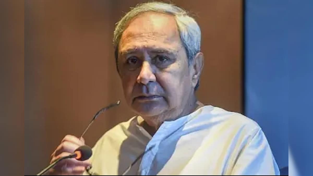 Lone Photograph of CM Naveen Patnaik in Posters, Hoardings at Vaccination Centres Triggers Political Row in Odisha