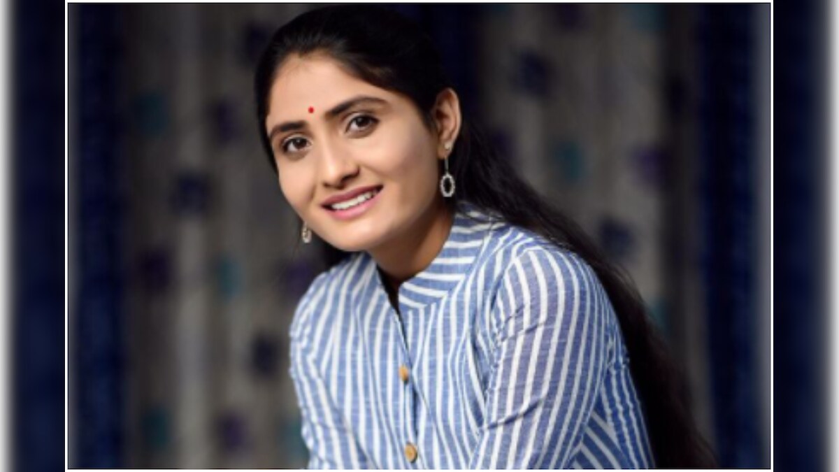 Gujarati Singer Geeta Rabari Received COVID-19 Jab at Home?; Inquiry on ...