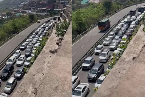 Cars on the way to Himachal. (News18)