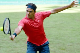 Roger Federer Eases into Second-round at Halle Open