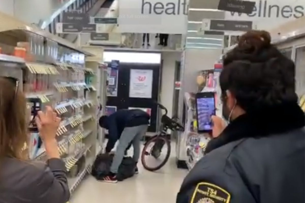 Caught on Camera: Man Shoplifts in Broad Daylight From US Drugstore, Video Goes Viral