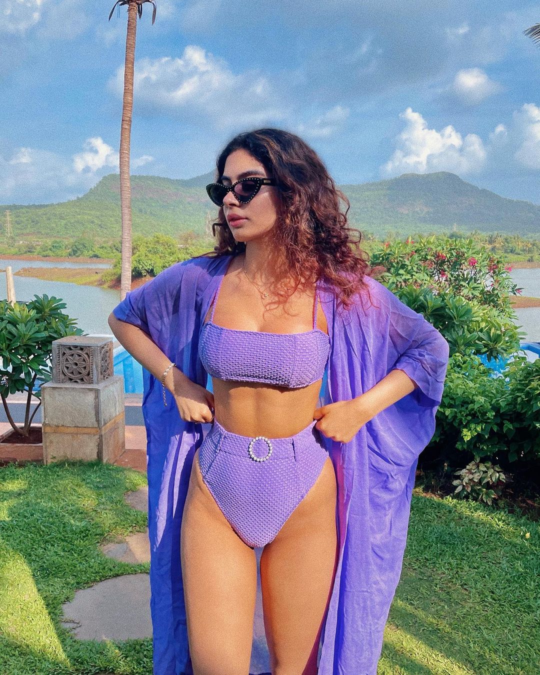  Khushi Kapoor looks sensuous in the bikini. (Image: Instagram)