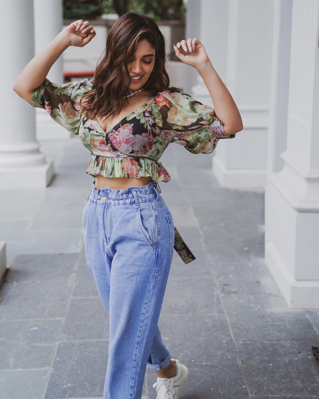 Highwaist Jeans and Crop Top  Crop top with jeans, Ripped high