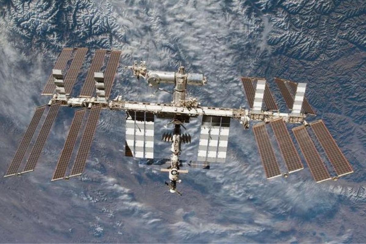 Astronauts on International Space Station Deploy Solar Arrays to 'Soak ...