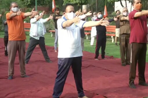 Union Health Minister Dr Harsh Vardhan performs Yoga at Maharaja Agrasen Park on International Day of Yoga.

