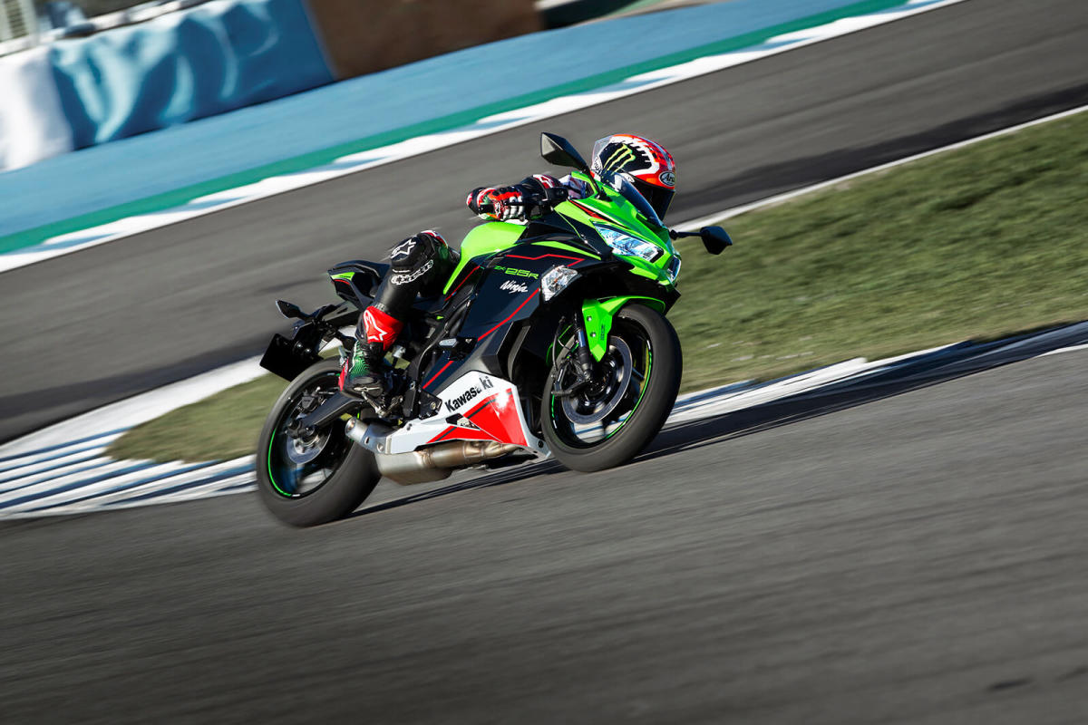 In Pics: 2022 Kawasaki ZX-25R - Detailed Image Gallery of Design