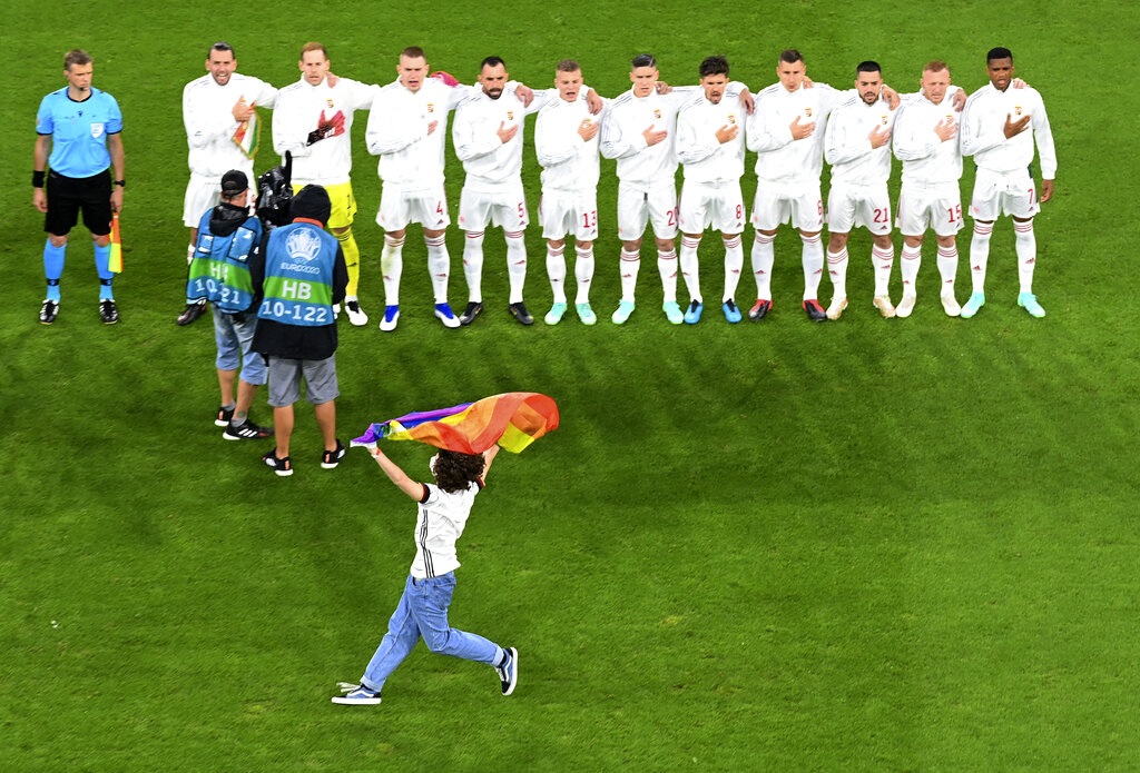 Bayern Munich disappointed by UEFA's decision to ban the rainbow flag from  Germany vs. Hungary - Bavarian Football Works