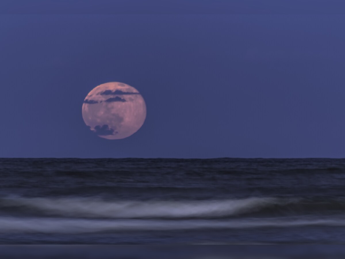 Strawberry Moon 2021 Get Ready To Witness Full Moon In India On Vat Purnima Know Moonrise Time In Your City