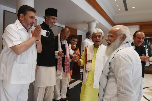 PM Modi meets J&K leaders. News18