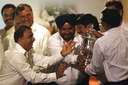 File photo of 1983 Indian cricket team members being felicitated on 25th anniversary of the triumph (AFP Photo) 