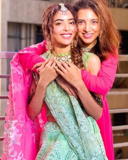 Sana Sayyad Looks Exquisite At Her Mehendi Ceremony, See The Bride-to ...