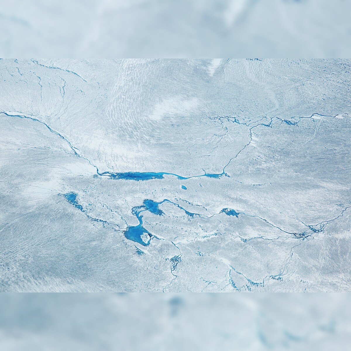 Huge Antarctic Lake Disappeared Into the Ocean Within a Week Due to Climate Change, Study Finds
