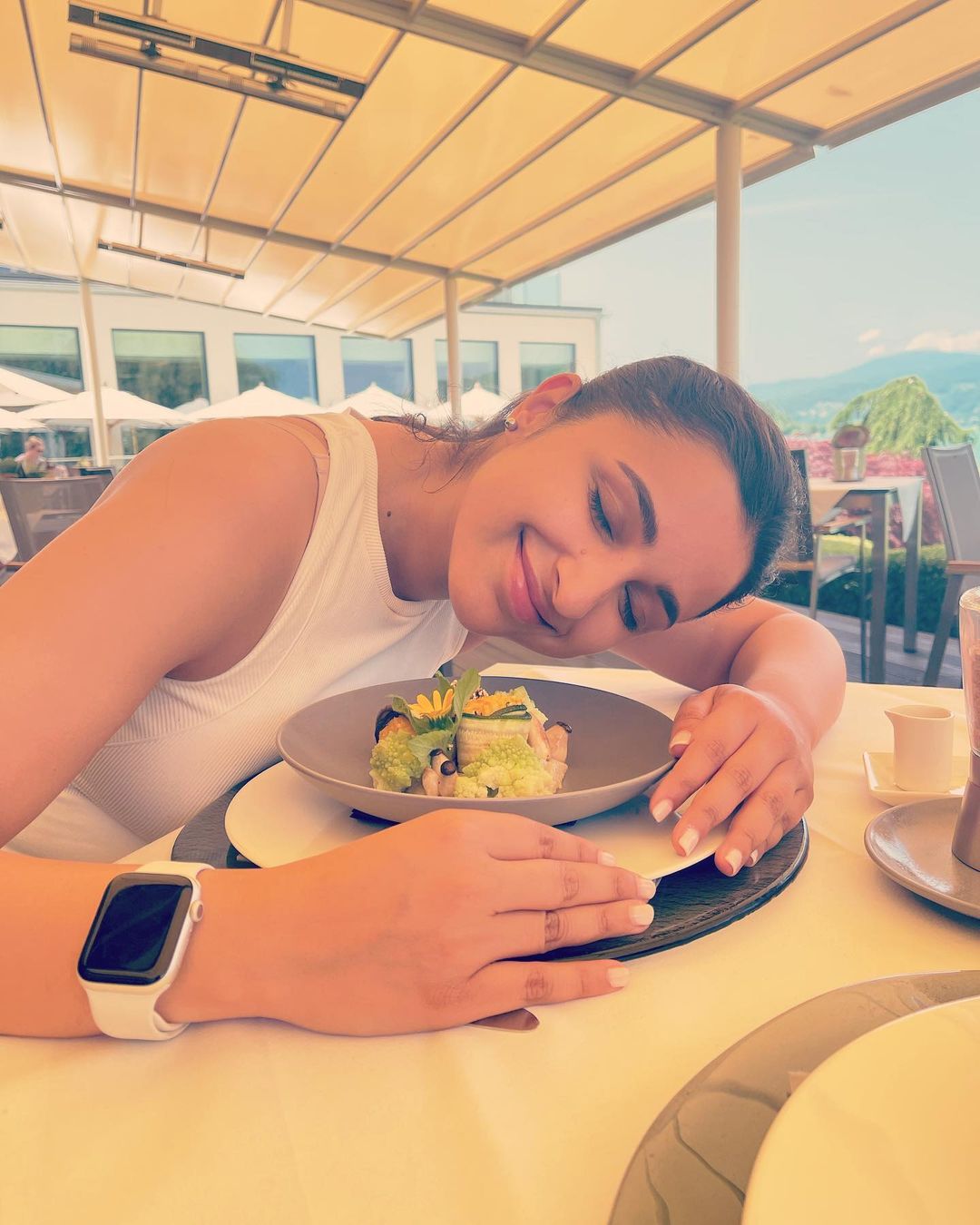  Parineeti Chopra hugs her lunch. (Image: Instagram)