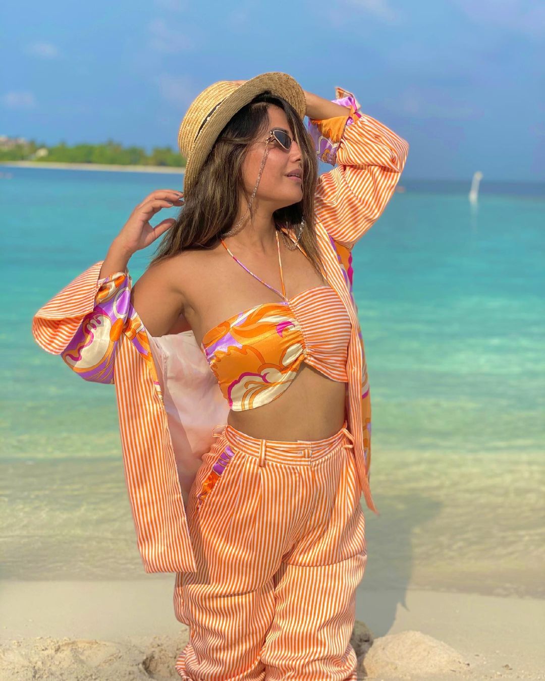 Hina Khan looks sexy as she poses on a beach during a vacation. (Image: Instagram)