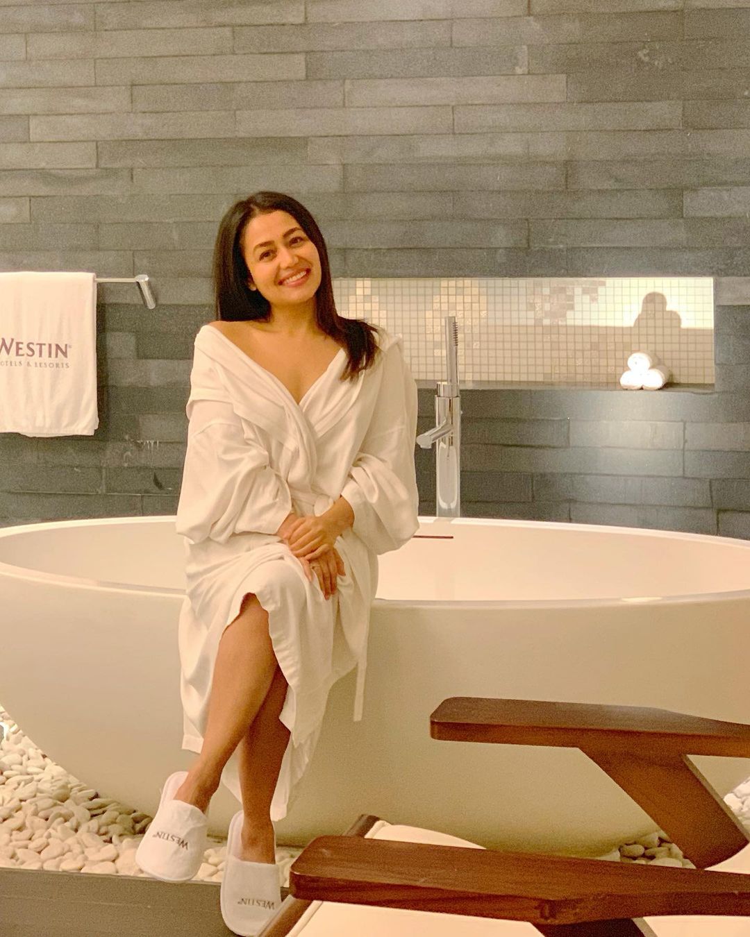 Neha Kakkar Hot Sex - Neha Kakkar Shares Sexy Pictures In A Bathrobe, See The Diva Look Drop-Dead  Gorgeous - News18