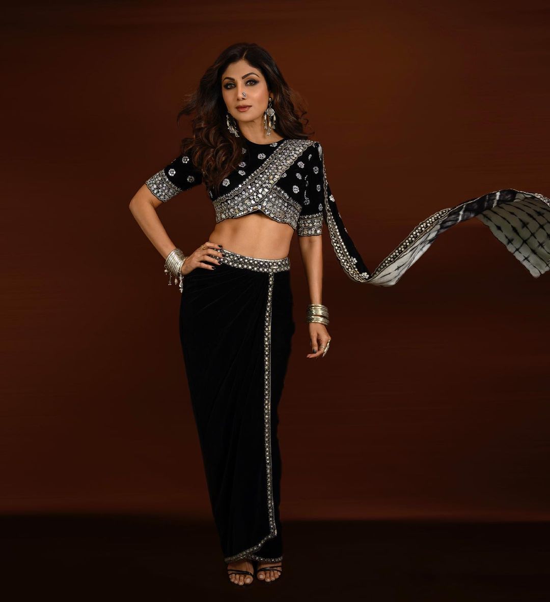 Shilpa Shetty Kundra Goes Retro In Polka Dot Saree See The Diva Ace All Her Saree Looks 