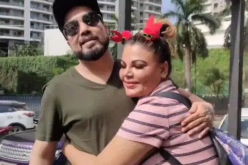 Rakhi Sawant Reveals How Her Mother Reacted To Mika Singh ‘Kiss