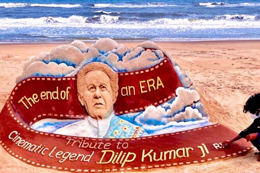 Sudarsan Pattnaik pays tribute to Dilip Kumar.
(Credit: Twitter/Sudarsan Pattnaik)