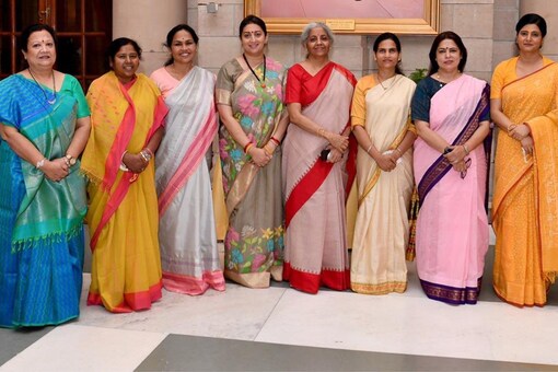 While some ministers were spotted in 'ulta pallu' saree, some others draped the 'palla' over both shoulders.