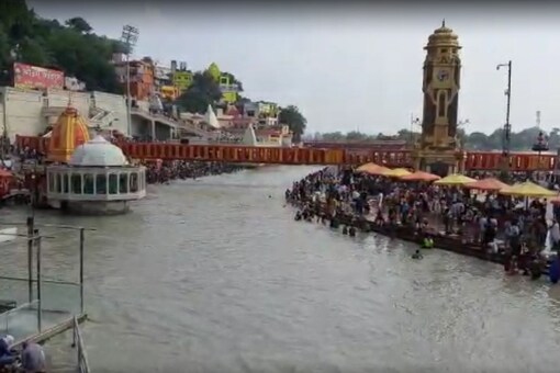 Video grab of crowd at Haridwar's Har ki Pauri.