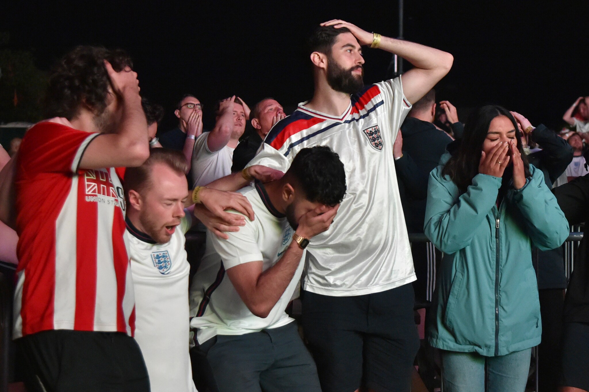 IN PICS: English Fan Frenzy Turns to Misery After Euro 2020 Final - News18