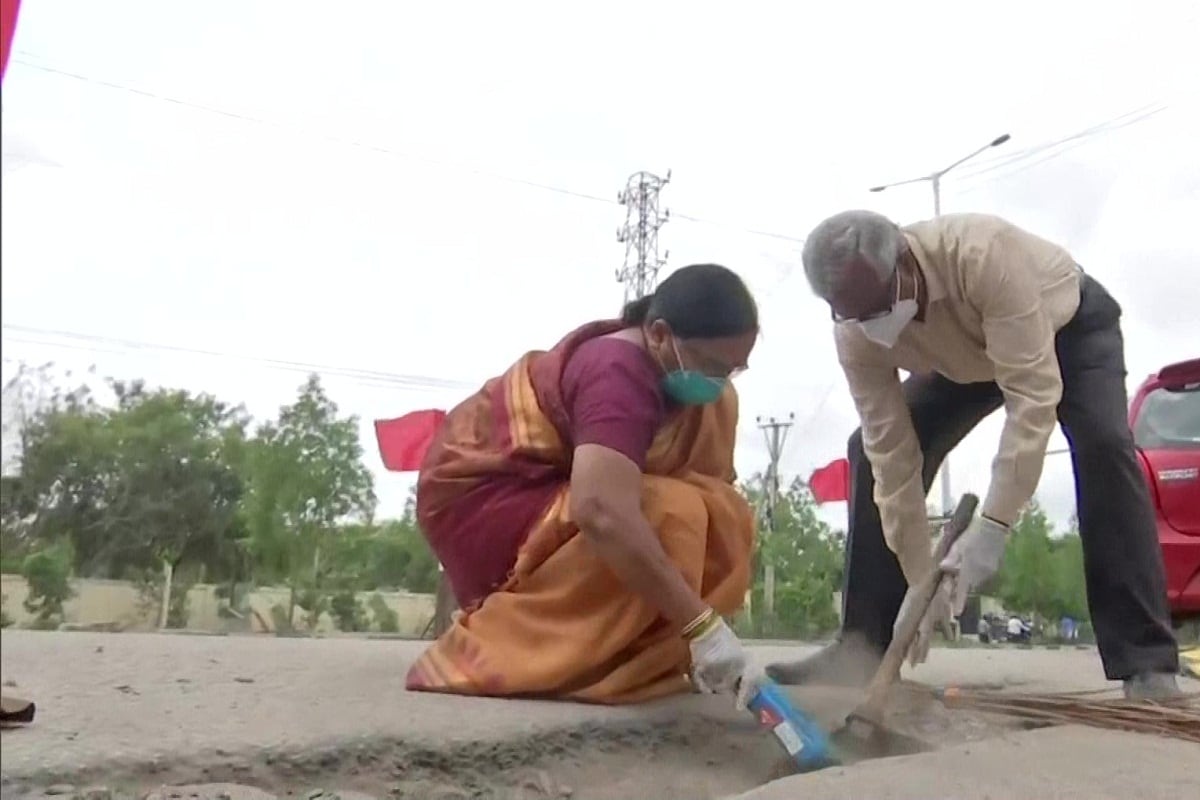 This Elderly Couple is Fixing Roads in Hyderabad, One Pothole At a Time