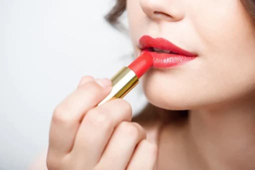 A Lipstick Buying Guide To Keep Your Lips Healthy