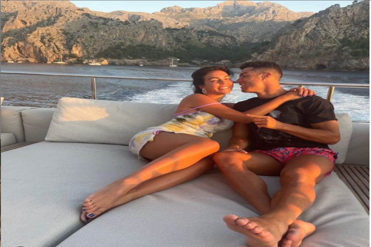 Cristiano Ronaldo Heads Home After Family Vacation in Greece