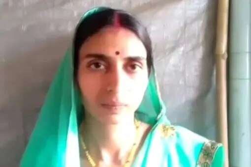 The woman was left stunned when she received a message notifying her of the withdrawal of Rs 4000.