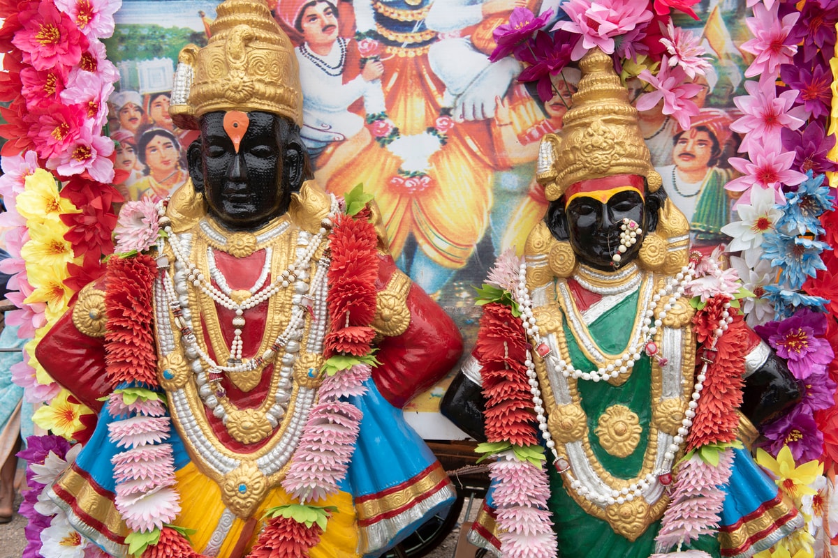 Ashadhi Ekadashi 2021: Warkaris Carrying 'Padukas' Leave for ...