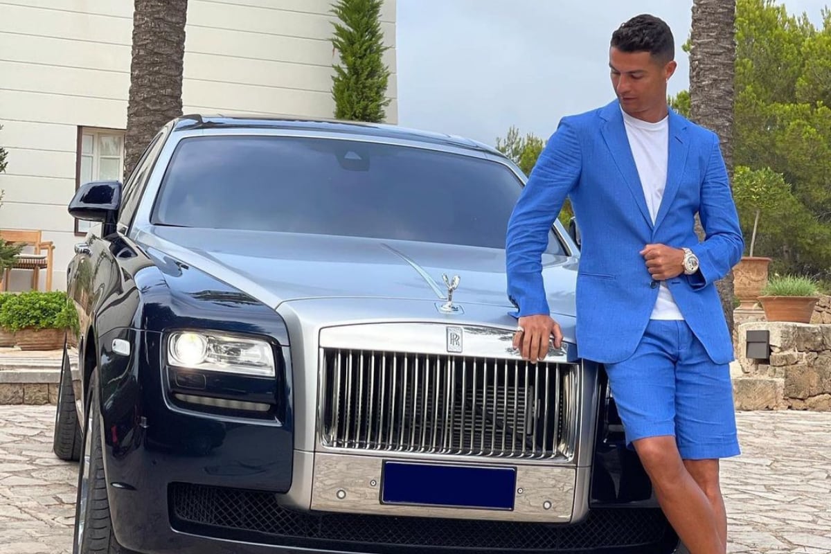 Cristiano Ronaldo bổ sung RollsRoyce Cullinan vào bộ sưu tập xe hơi khủng