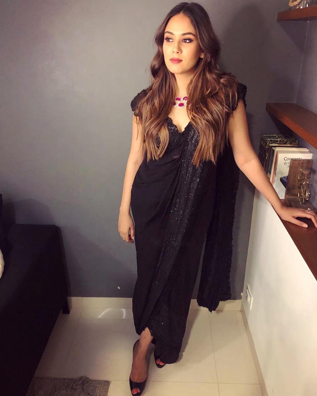 Mira Kapoor Gives 'Chandni' Vibes In Ethnic Suit, See The Star Wife