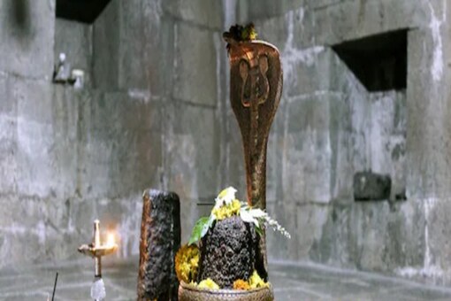 Devotees keep many fasts during this month for pleasing the lord.