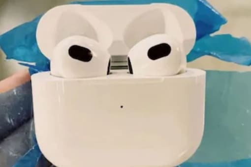 The AirPods was connected to her iPhone and she was also able to make a call with the AirPod inside her stomach. 