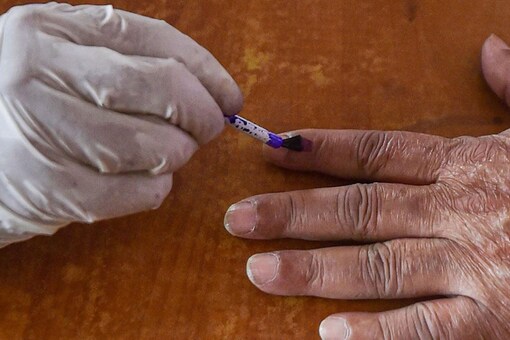 The polling began at 8 am and 27.13 percent polling was recorded till noon. (File photo/News18)