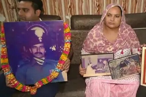 Family members of Kargil martyr Yogendra Yadav showing his pictures.